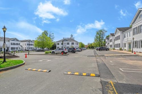 57 Cherry St, Milford CT 06460-3414 exterior