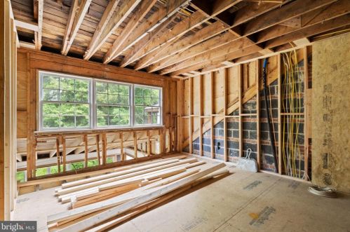 5121 Klingle St, Washington DC  20016-2654 exterior