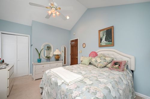 35 Rogues Path, Huntington Station NY exterior