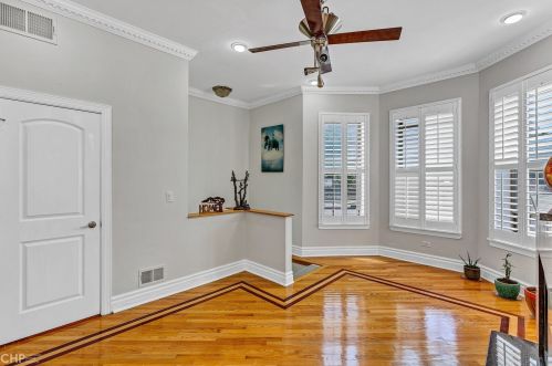 4858 Prairie Ave, Chicago IL 60615-1204 exterior