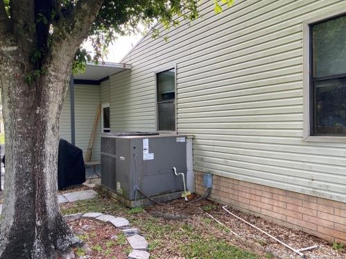 470 Natalie Dr, Fort Pierce FL 34952-7952 exterior