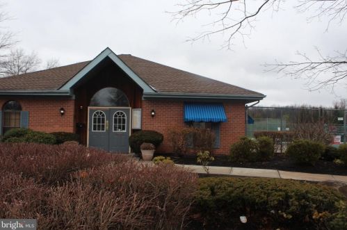 11 Chamberlin Ct, Trenton NJ 08648-2622 exterior