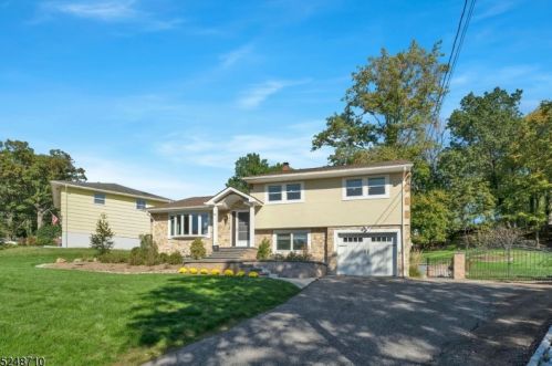 36 Aspen Rd, Town Center NJ 07052-1201 exterior