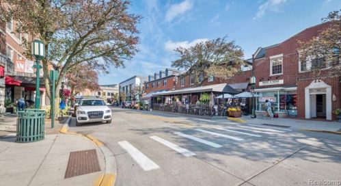 411 Old Woodward Ave, Bham MI  48009-6645 exterior