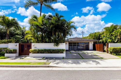 860 Onaha St, Honolulu, HI 96816-5106