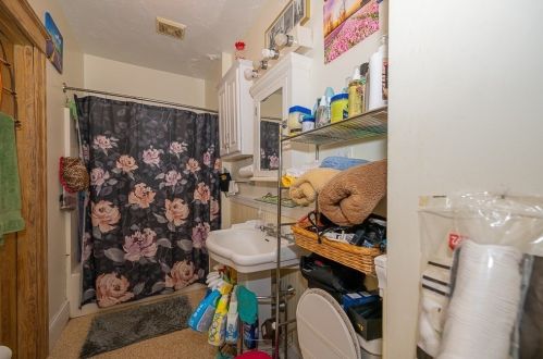 9 Caroline St, Worcester MA 01604-3854 exterior