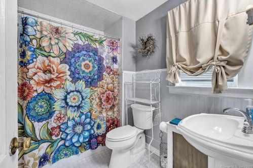 4 Couch St, Norwalk CT 06854-2652 exterior