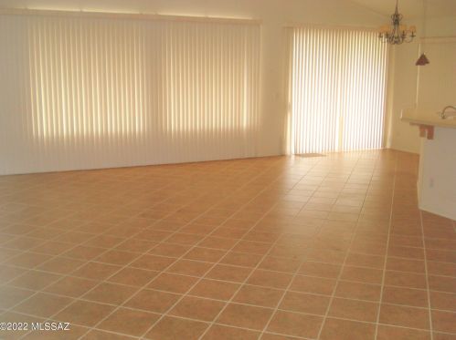 2661 Falcon View Dr, Tucson, AZ 85713-4383