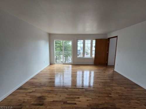 95 Pennington St, Newark, NJ 07105-1010