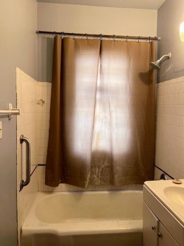 5692 40th St, Milwaukee WI  53209-3906 exterior