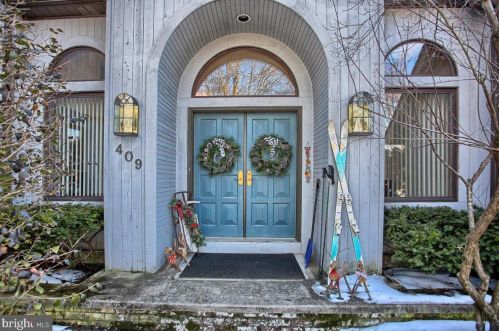 409 Dart Dr, Hanover, PA 17331-1327