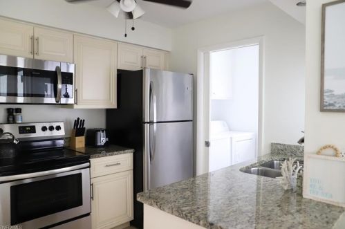 709 93 Ave, Naples FL 34108-2440 exterior