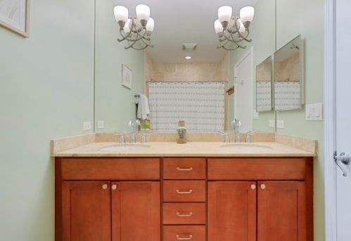 648 Oak St, Chicago IL  60610-7298 exterior