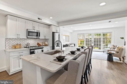 1713 Bay St, Washington DC 20003-1647 exterior