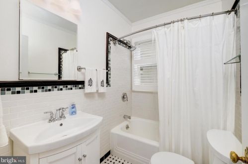 4843 Reservoir Rd, Washington DC 20007-1543 exterior