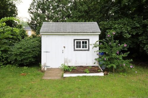 17 Allen St, Enfield CT 06082-4715 exterior