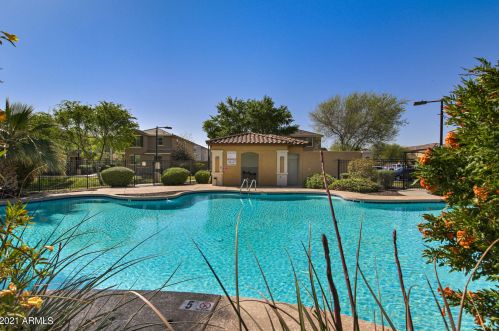 2694 73 Dr, Phoenix AZ 85043-2044 exterior