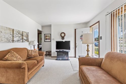 5314 Howard Ave, Milwaukee, WI 53220-2031