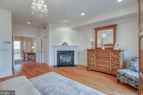 124 Bainbridge St, Philadelphia PA 19147-1866 exterior