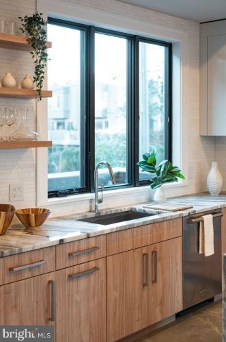 722 Broad St, Philadelphia PA 19146-3119 exterior