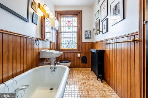 526 Girard Ave, Philadelphia PA 19130-1617 exterior