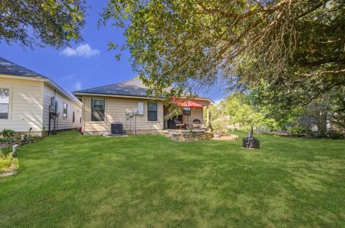 108 Golfview, Montgomery TX 77356-8853 exterior