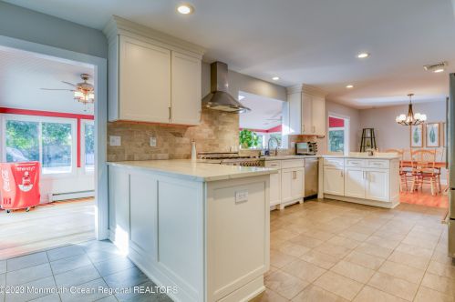 17 Carriage Dr, Middletown NJ 07748-3504 exterior