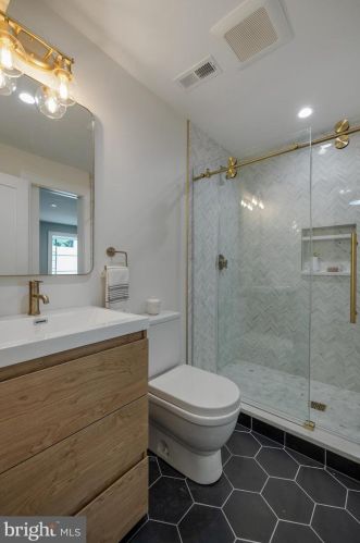 3036 Arizona Ave, Washington DC  20016-3419 exterior