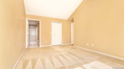 16855 Dover Dr, Northville MI 48168-6505 exterior