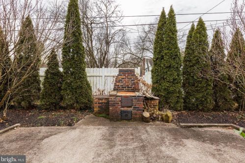 1310 Maple Ave, Lancaster PA 17603-4614 exterior