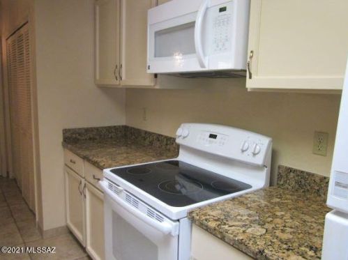 821 Paseo Del Prado, Green Valley AZ 85614-1974 exterior