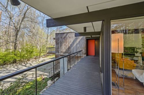 258 Bayberry Ln, Westport, CT 06880-1617