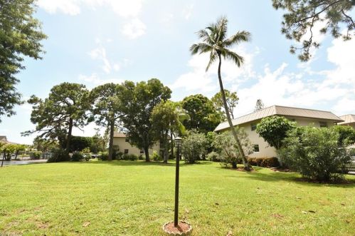 1549 Sandpiper St, Naples FL 34102-1593 exterior