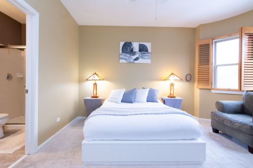 723 Blackhawk St, Chicago IL 60610-1170 exterior