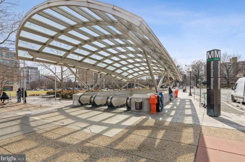 700 7th St, Washington DC  20001-3716 exterior