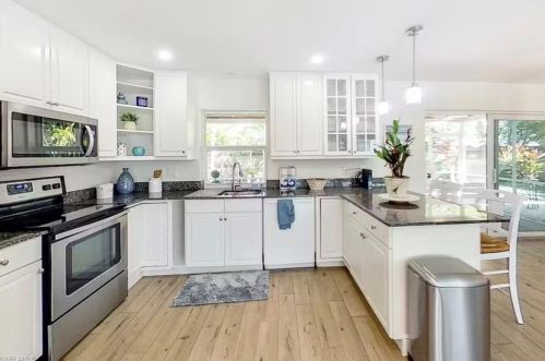 1271 Alhambra Cir, Naples FL 34103-3290 exterior