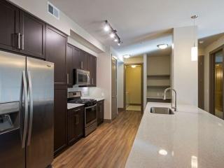 10402 Town And Country Way, Houston TX  77024 exterior