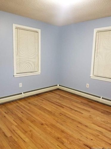 35 Tra Mart Dr, Uncasville CT 06382-1116 exterior