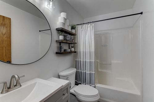 1109 Crestview Dr, Watertown WI 53094-6084 exterior