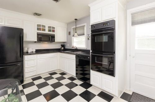 101 Grove Rd, North Haven, CT 06473-2421