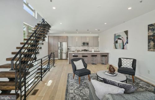 121 Greenwich St, Philadelphia, PA 19147-6110