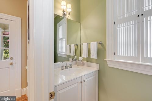 11720 Centurion Way, Rockville MD 20854-6420 exterior