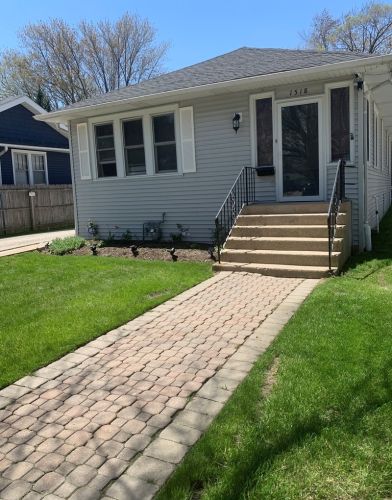 1518 Hickory St, Waukegan, IL 60085-1939