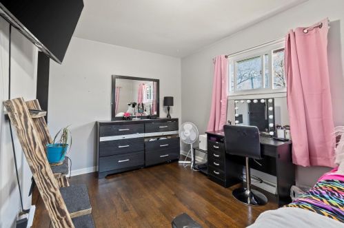 1547 Holmes Ave, Milwaukee WI  53221-3544 exterior