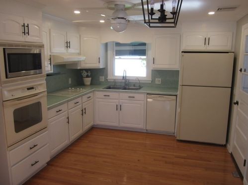 190 Delaney Ave, Chicopee MA 01013-1311 exterior