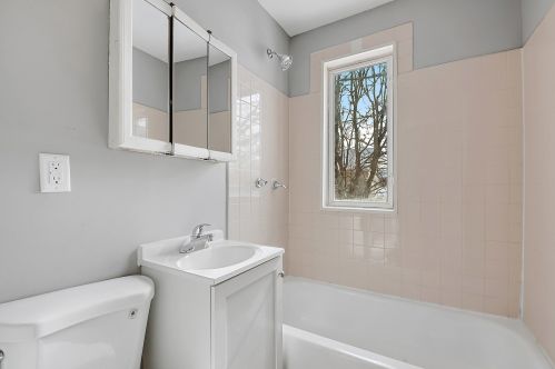 8444 Buffalo Ave, Chicago IL  60617-2609 exterior