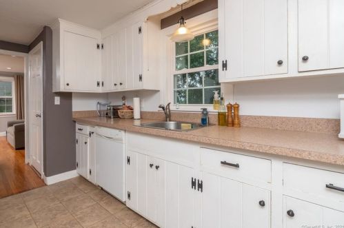 494 Main St, Hartford CT 06109-1818 exterior