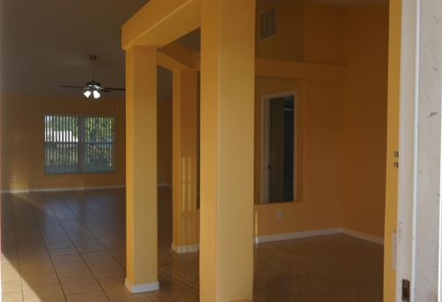 2025 Americana St, Fort Pierce FL  34953-1706 exterior