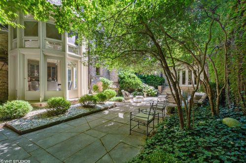 1442 Astor St, Chicago IL  60610-1615 exterior