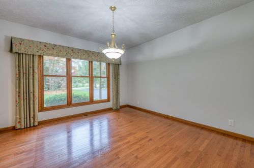 27526 Rolling Pines Ct, Lawton MI 49065-8601 exterior